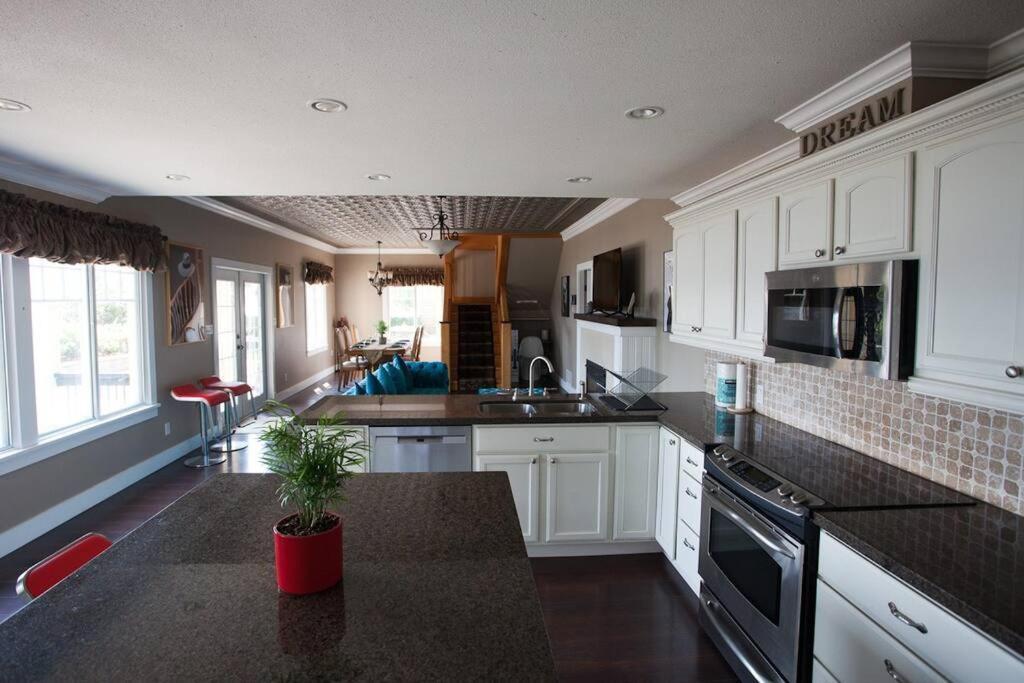 Iconic 3-Story Waterfront 'Marina House' W/ View Villa Gibsons Exterior foto