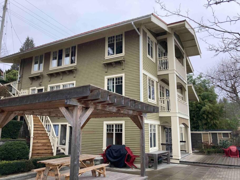 Iconic 3-Story Waterfront 'Marina House' W/ View Villa Gibsons Exterior foto
